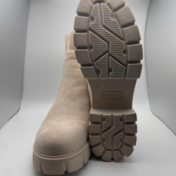 CUSHIONAIRE Women's STRETCH slip on Chelsea boot CREAM 9 - Picture 6 of 6